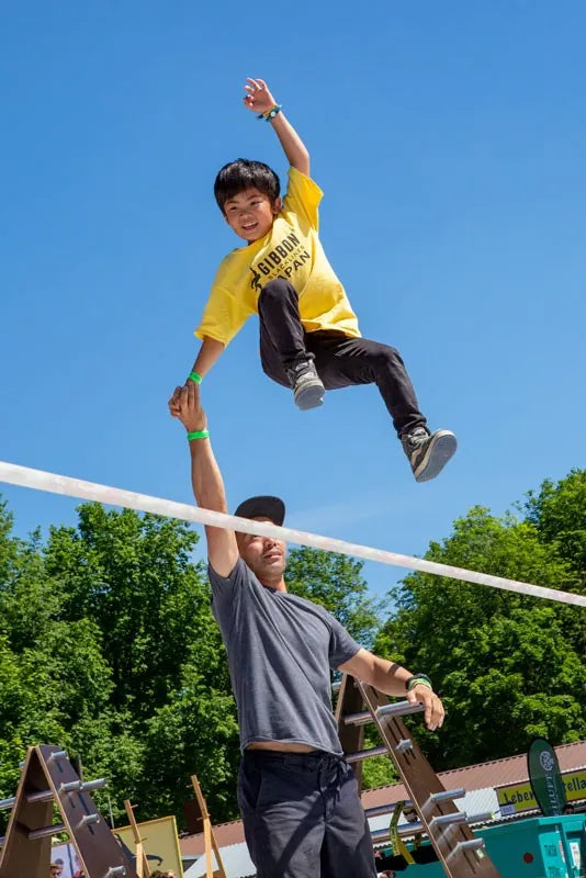 slackline_takushi_manabu_nakamura-e1582811955937.webp__PID:554e178b-dac4-4eea-a83e-0a60666502d8