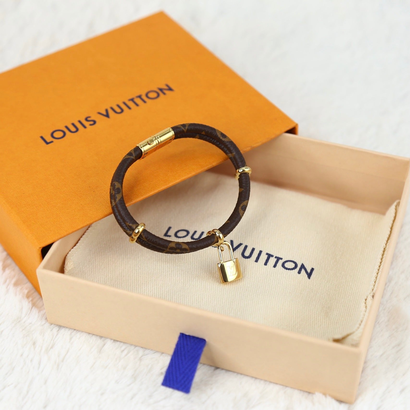 LOUIS VUITTON NANO MONOGRAM BRACELET UNBOXING & FIRST IMPRESSION! Cari  Salgado 