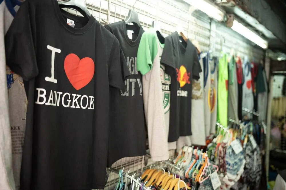 タイのへんてこTシャツ売り場潜入レポートとインタビュー -Tshirt.st