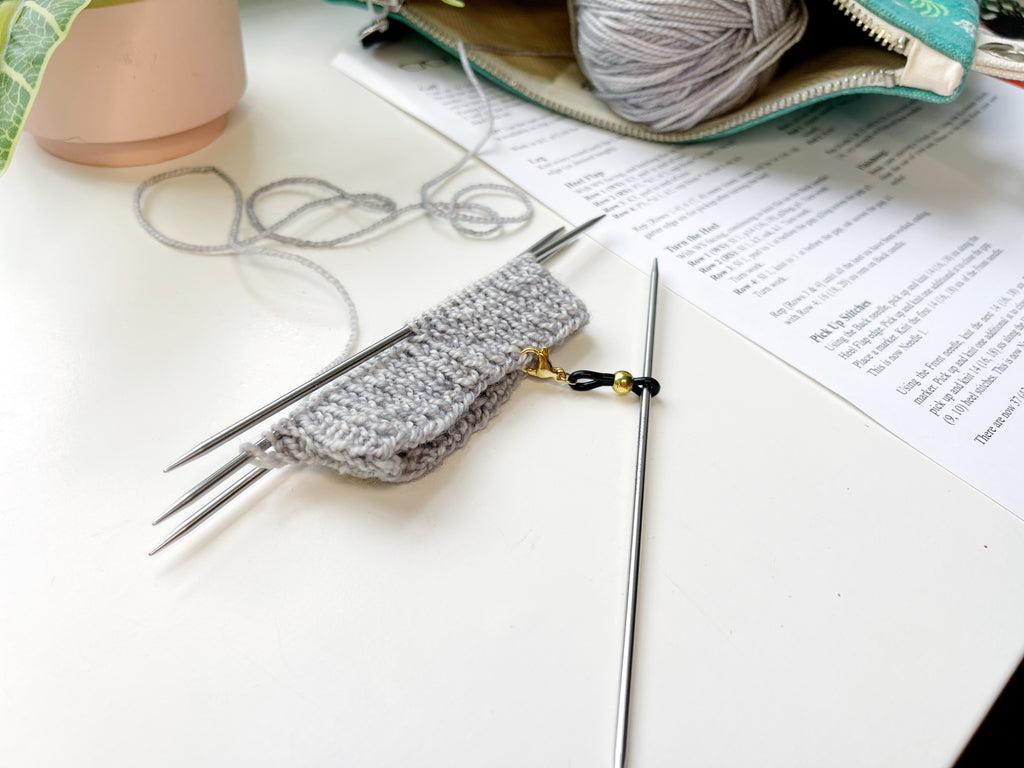 Sandalwood Needle Case w/ Tapestry Needles - Yarn Loop