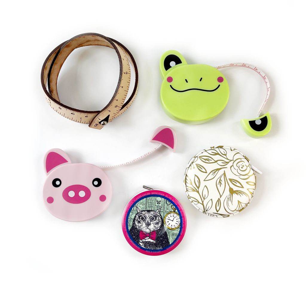 Group of retractable tape measures for knitting