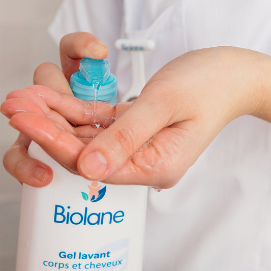 Coffret bébé Biolane - Shampoing + liniment + savon + eau de senteur & sac  et 2 minidoses (offerts)
