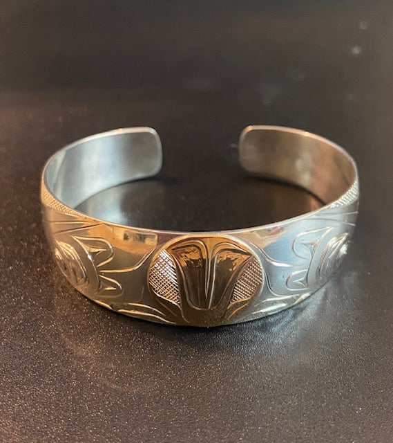 3/4 Sterling Silver Eagle Bracelet With 14k Gold Inset By James Sawye –  Haida Gwaii Museum Gift Shop