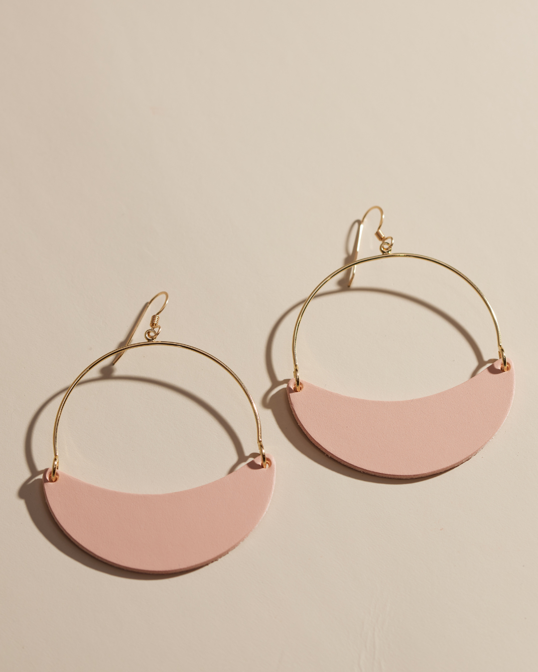 pink clay aster leather earrring nickel and suede