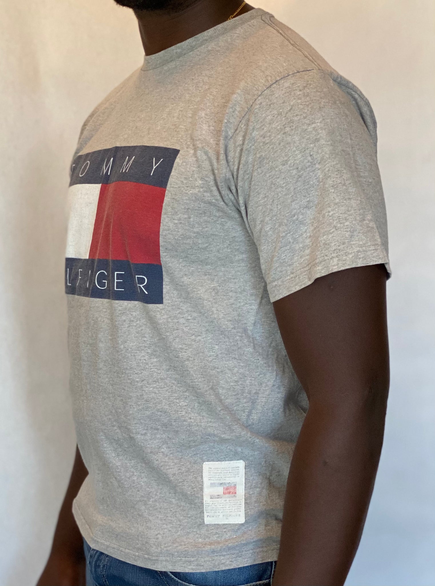 tommy hilfiger large logo t shirt