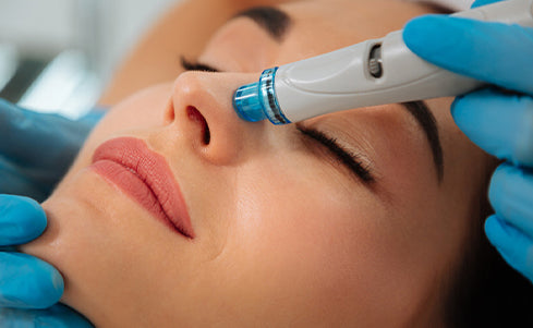 Patient receiving a Hydrafacial