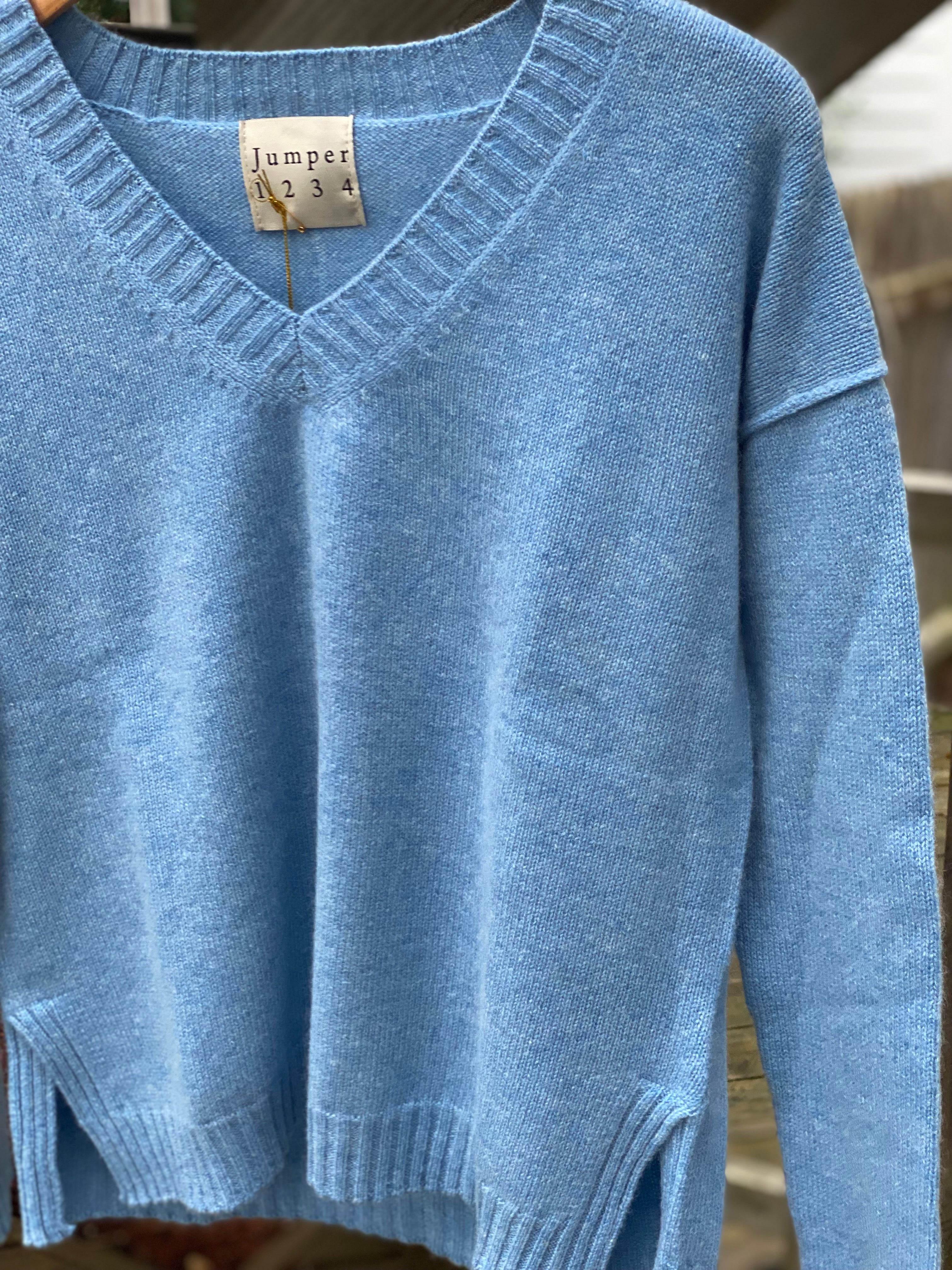 Cashmere v-neck sweater cornflower blue