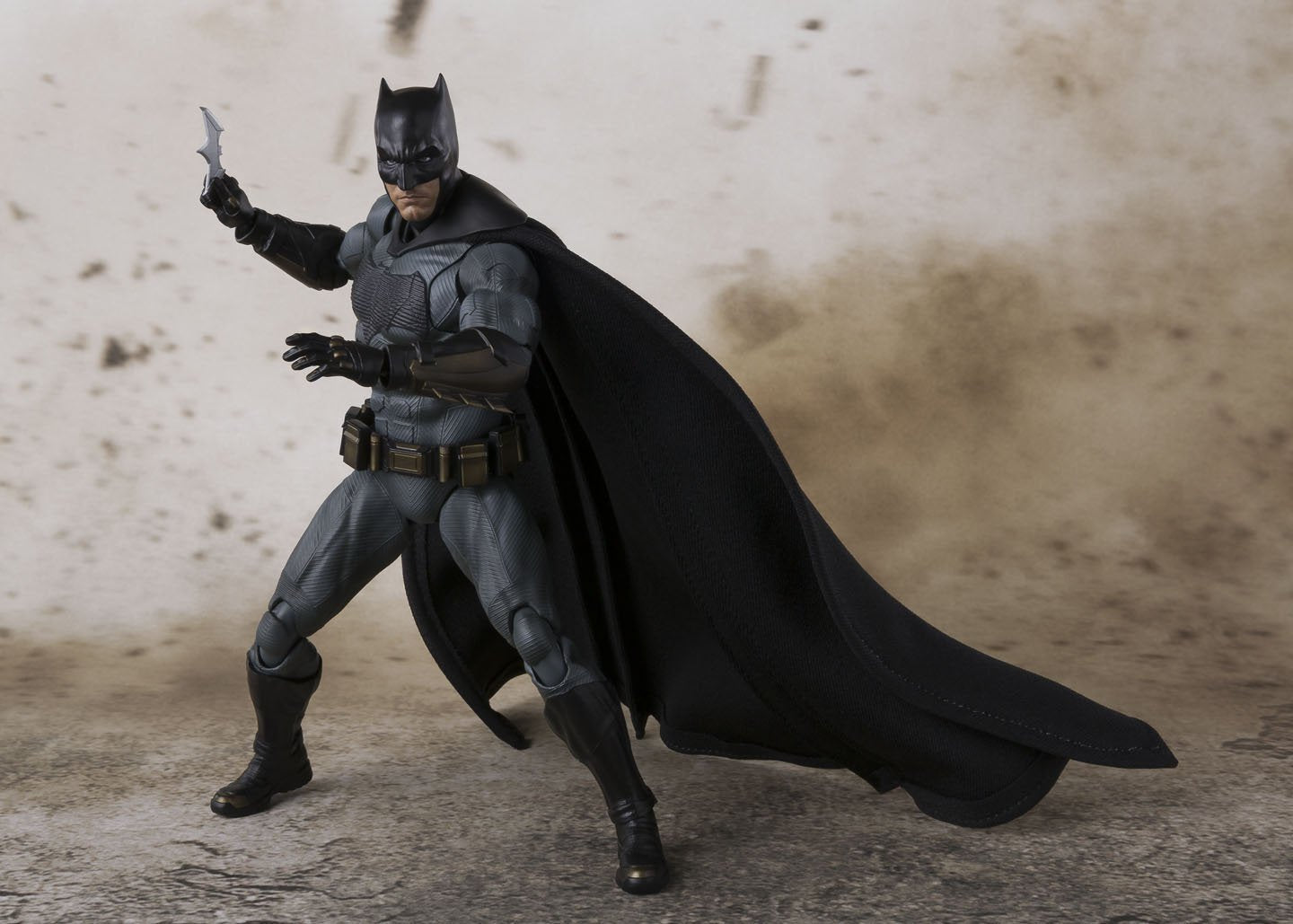 . Figuarts - Batman (Justice League) | AnimeXtreme