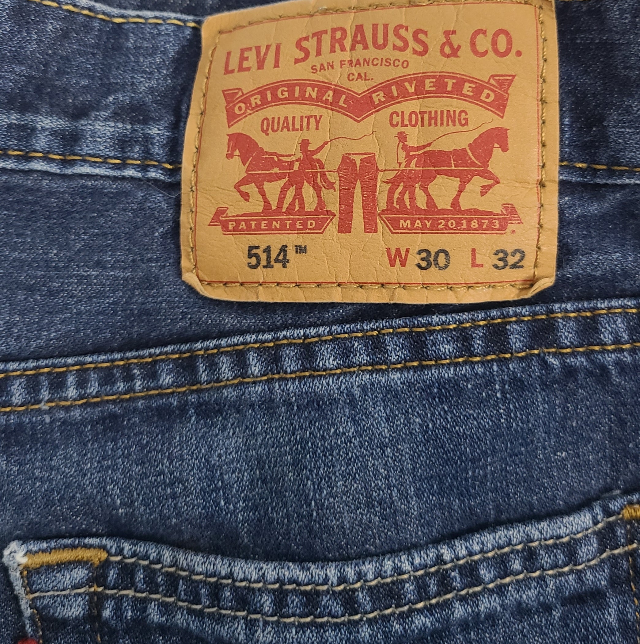 Levi Strauss blue jeans Size 30x32 — Family Tree Resale 1