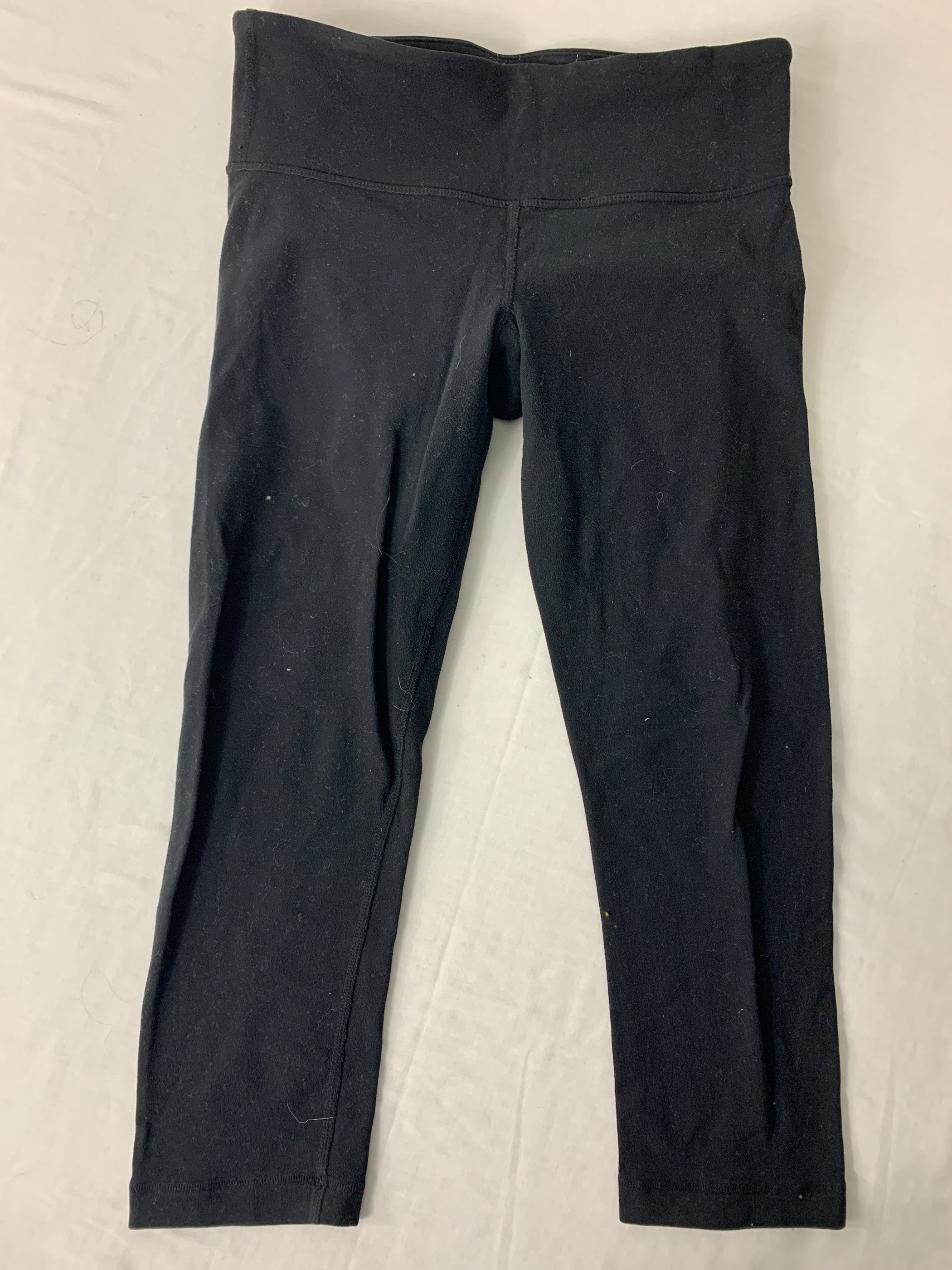 Lululemon Athletic Capri Pants Size 4 — Family Tree Resale 1