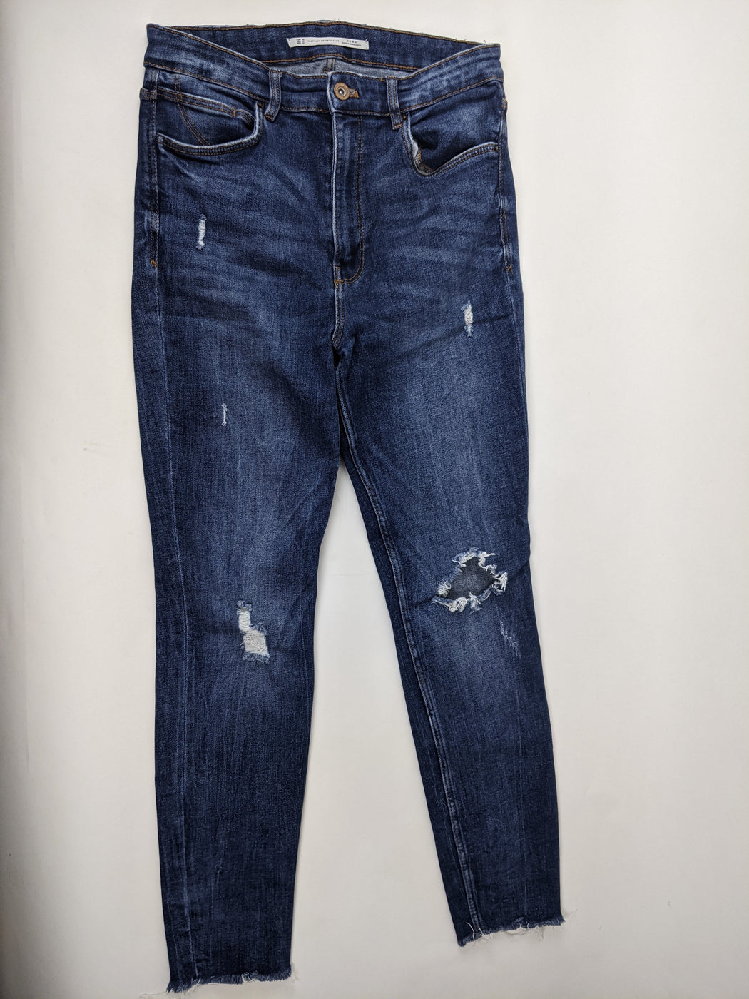 Zara Women's Skinny Jeans Size 10 — Family Tree Resale 1