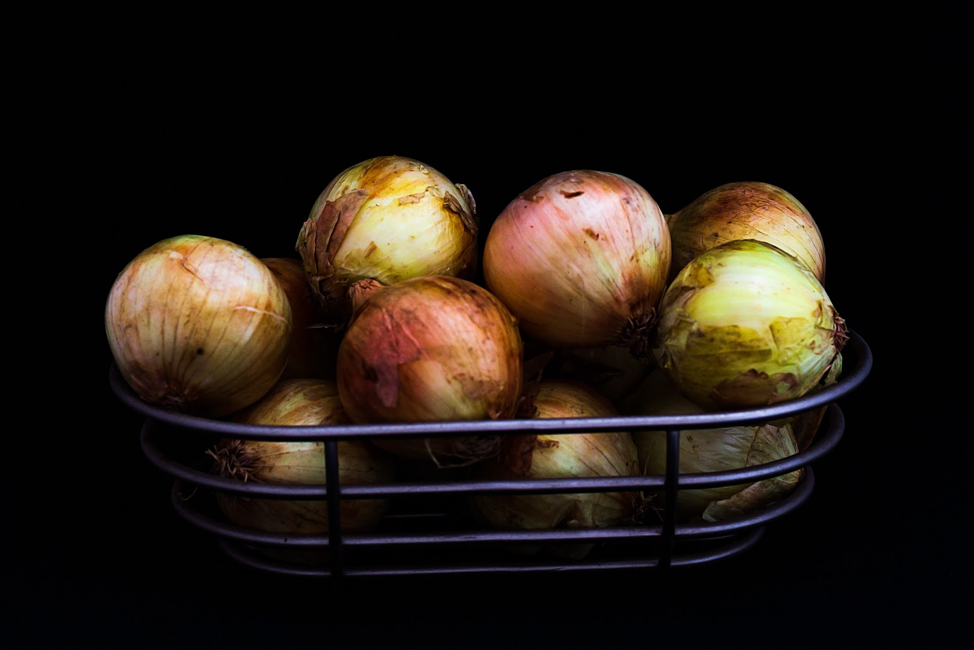 basket of 10 yellow onions