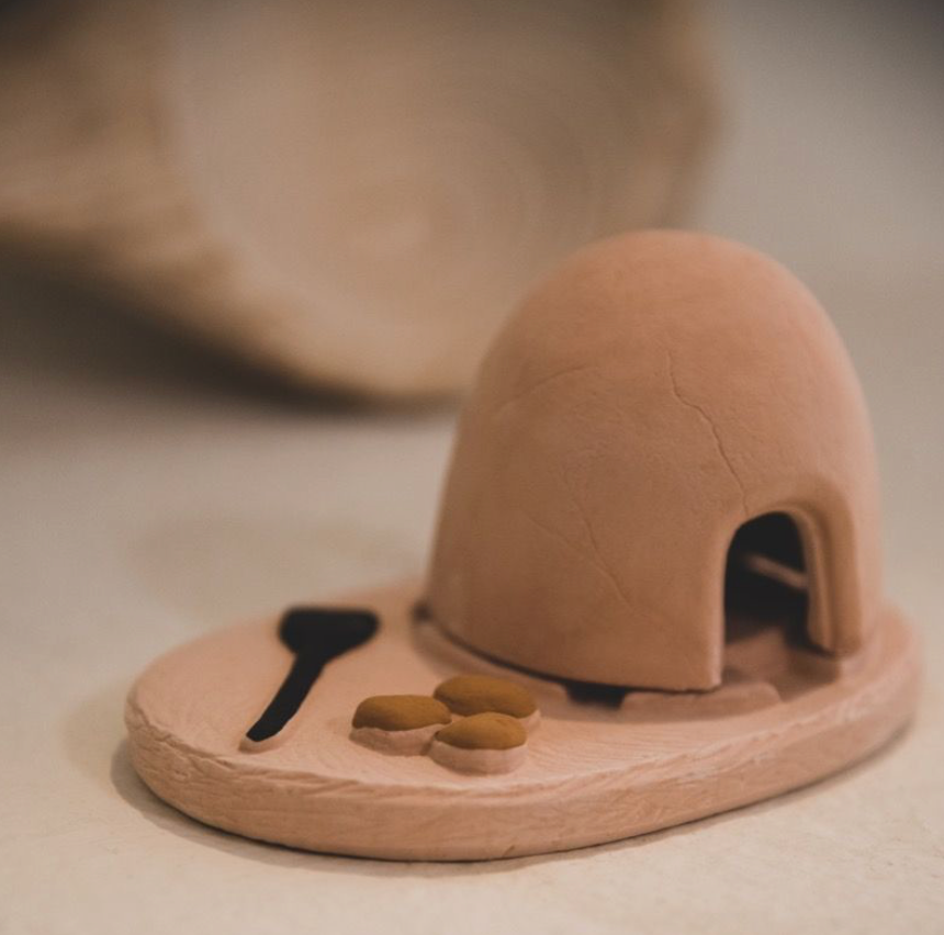 The Incense of the West Horno with Natural Wood Incense Holder