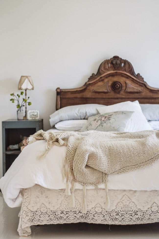 bedroom decor, textiles