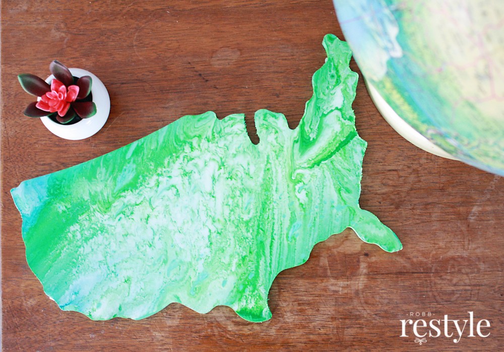 Robb Restyle Acrylic Pour Wooden Shapes