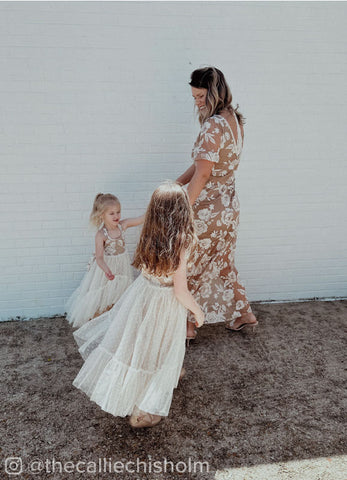 Mom We Love: @thecalliechisholm on Instagram