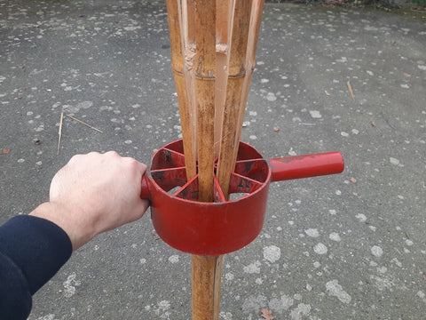 Split bamboo with a bamboo splitter