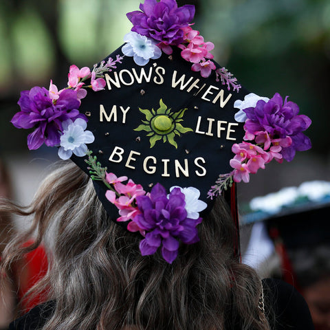 Floral graduation cap decorations