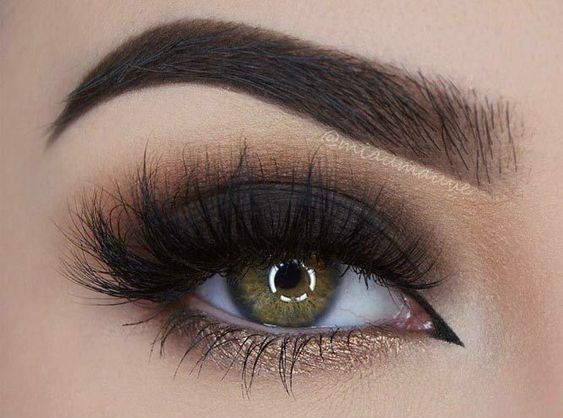 5 Bold Eye Makeup For Homecoming - Alyce Paris