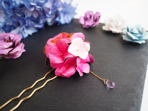 和紙で作られたピンク色の紫陽花の簪（かんざし）