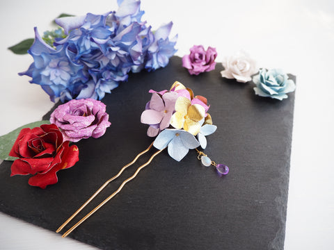 和紙で作られた紫色の紫陽花の簪（かんざし）