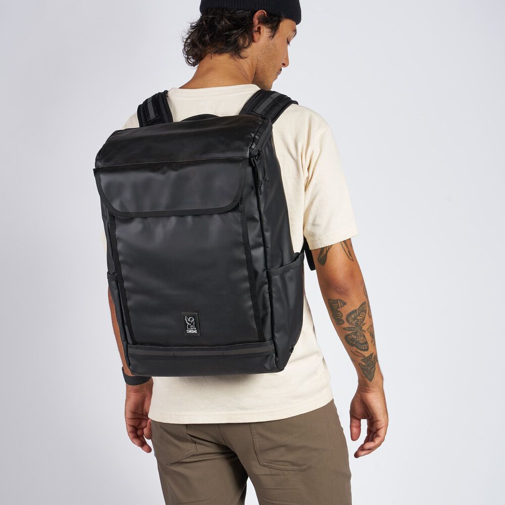 Chrome Industries Volcan Backpack Padded - Black Tarp ...