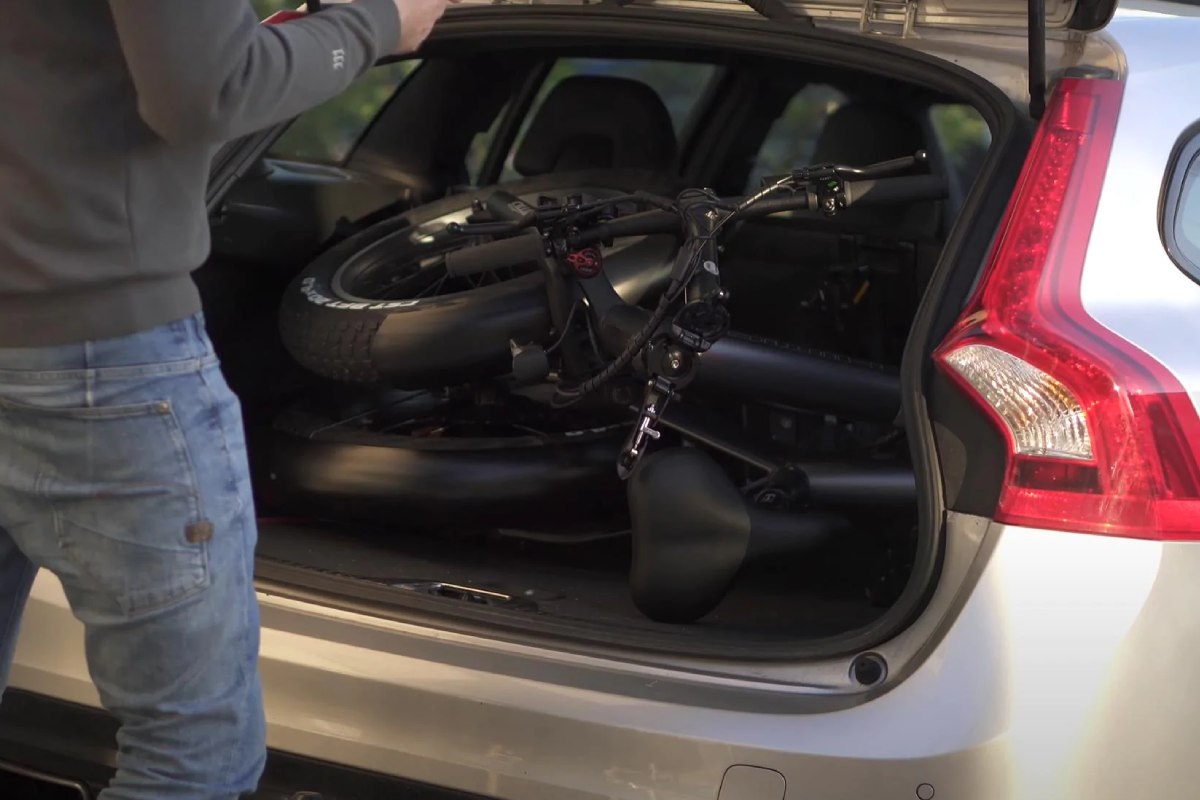 Folding Electric Bike in USA effortlessly fit into the trunk