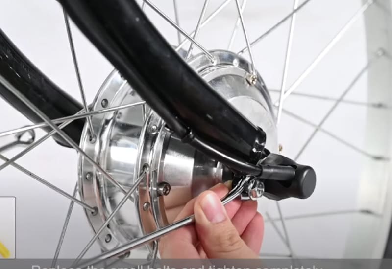 tighten bolts on fender of electric tricycle for adults