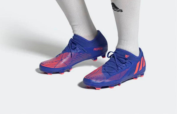 giày adidas màu xanh Predator hỗ trợ tuyệt vời cho từng đường chuyền bóng