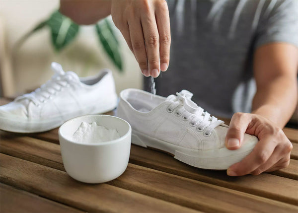 Cách loại bỏ mùi giày hôi bằng muối 