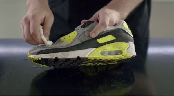 vệ sinh giày Nike Air Max