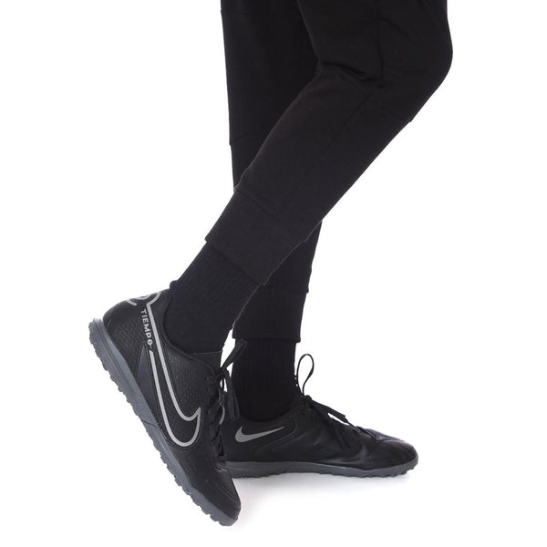 Bộ sưu tập ‘Renew Pack’ mới của Nike một màu đen tuyền
