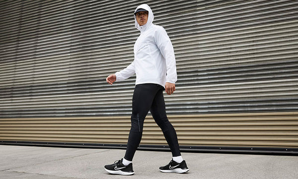 Giày Nike chạy bộ phối giày với đồ tập
