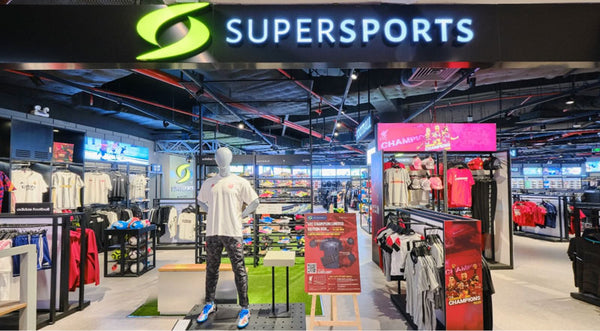 đôi giày sneaker trắng đẹp tại hệ thống cửa hàng Supersports