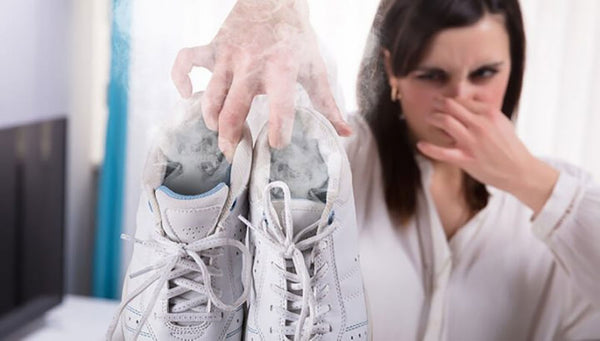 Tác hại của việc mang giày hôi là gì?
