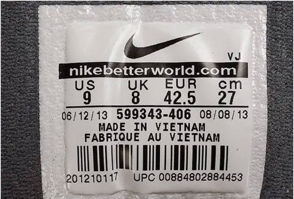 Tem Nike chính hãng được gắn dưới lưỡi gà