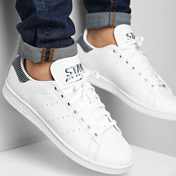 sneaker Stan Smith khoác lên màu áo trắng với điểm nhấn ba hàng lỗ thoáng khí