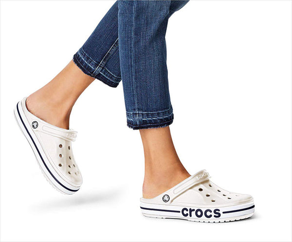 Giày Crocs thiết kế trẻ trung và thể thao phù hợp với nhiều loại hoạt động.