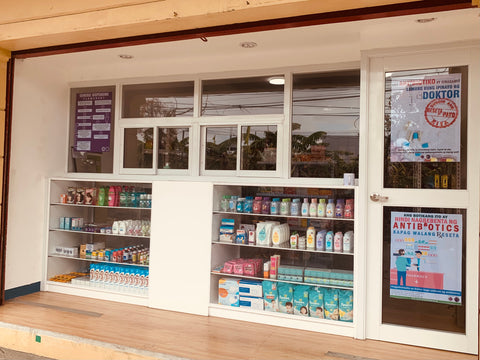 Avignon pharmacy storefront 2