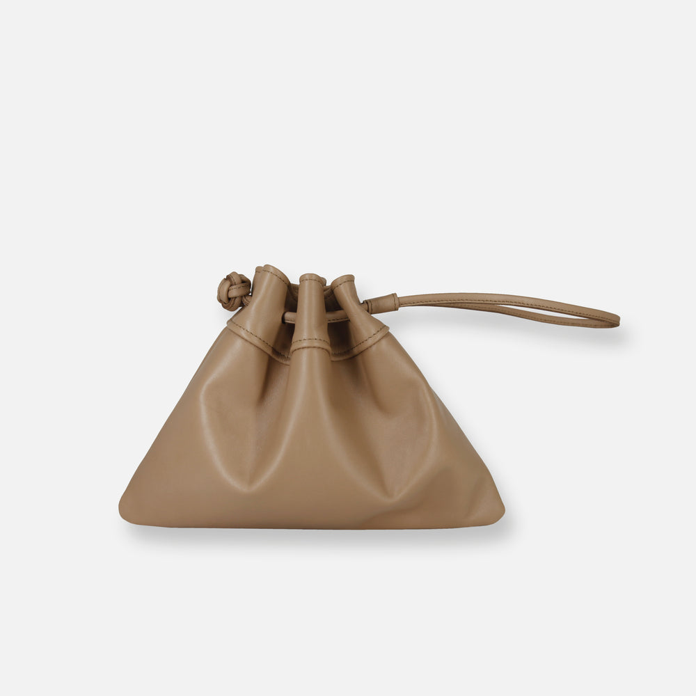 
                
                    Load image into Gallery viewer, CLACLA  CLUTCH • CAFE AU LAIT
                
            