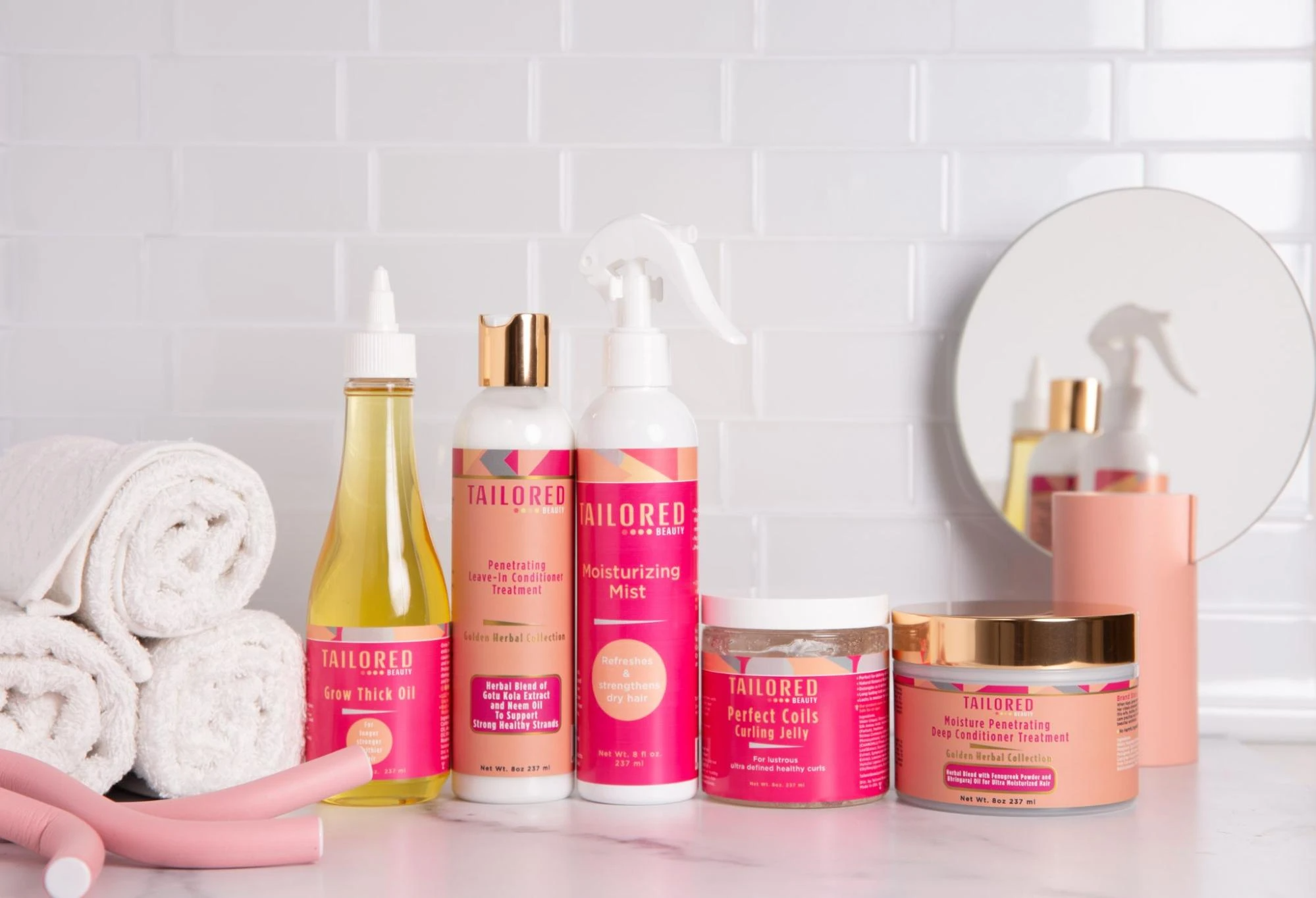 浴室柜台上的 Tailored Beauty 产品