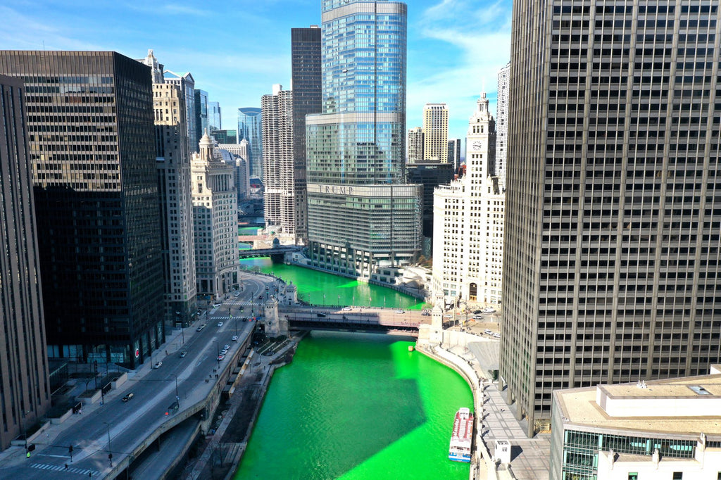 芝加哥河被“染成”绿色