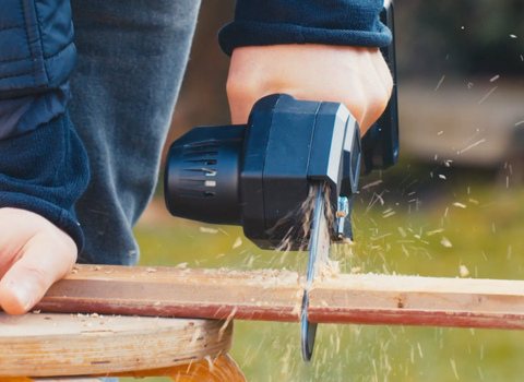 SuperSaw handheld chainsaw