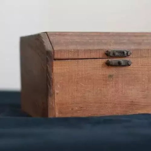 DIY wooden toolbox to keep your tools clean and organized.