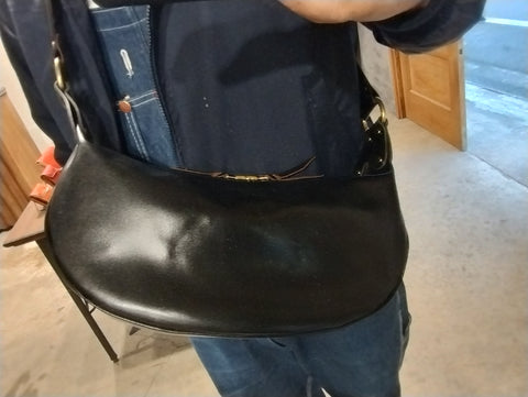 Leather bag wearing image
