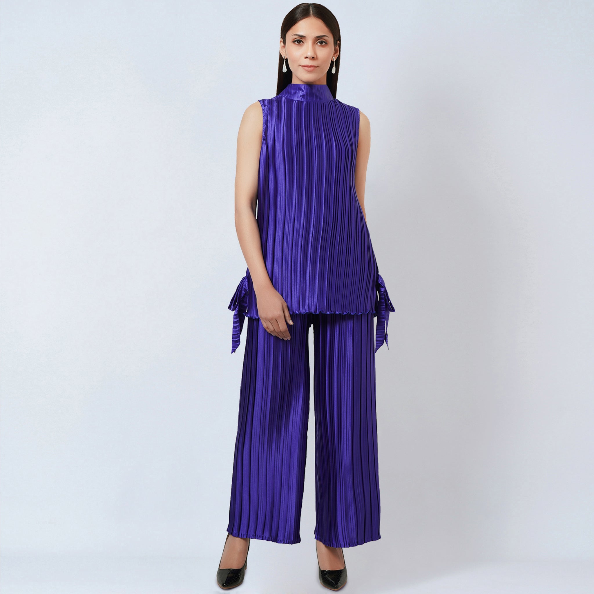 Stylish Pleated Bell Bottom Trousers for a Chic Look