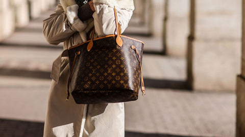 Louis Vuitton monogram canvas colour and pattern