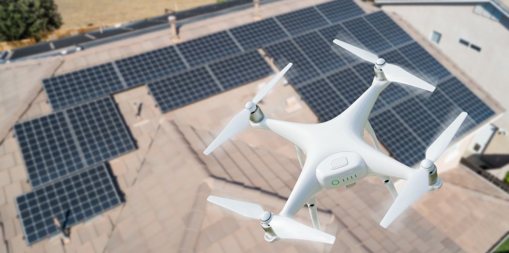 Sorvolo con drone di pannelli fotovoltaici