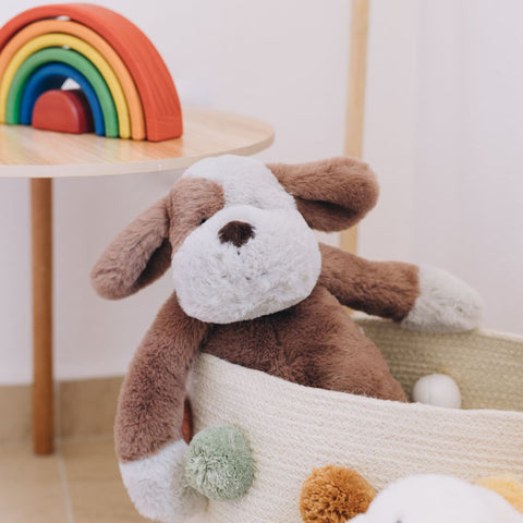 Panier de rangement personnalisé pour bébé avec le nom de bébé ou un dessin brodé, pour ranger les jouets et les accessoires de bébé de manière esthétique.