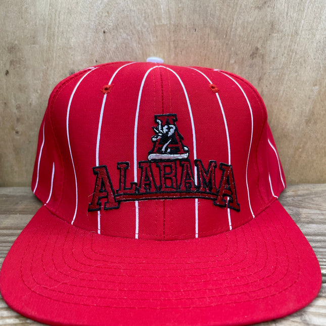 Vintage) Louisville Cardinals Snapback Hat by Official Licensed Collegiate,  Men's Fashion, Watches & Accessories, Caps & Hats on Carousell